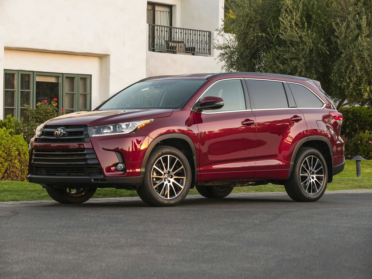 2018 Toyota Highlander LE Plus's photo
