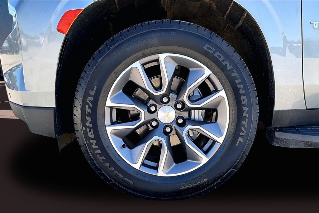 2026 Chevrolet Suburban Premier - Photo 11