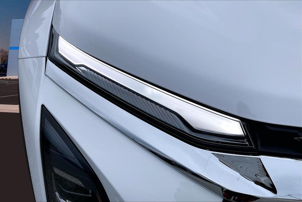 2027 Chevrolet Equinox LT - Photo 18