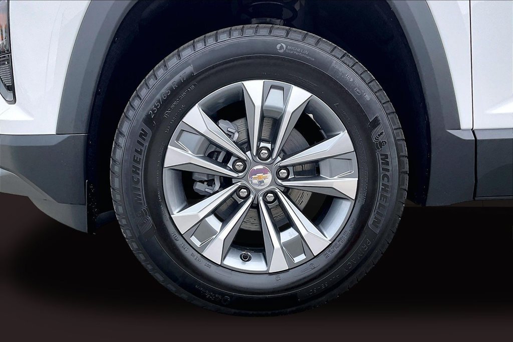 2027 Chevrolet Equinox LT - Photo 13