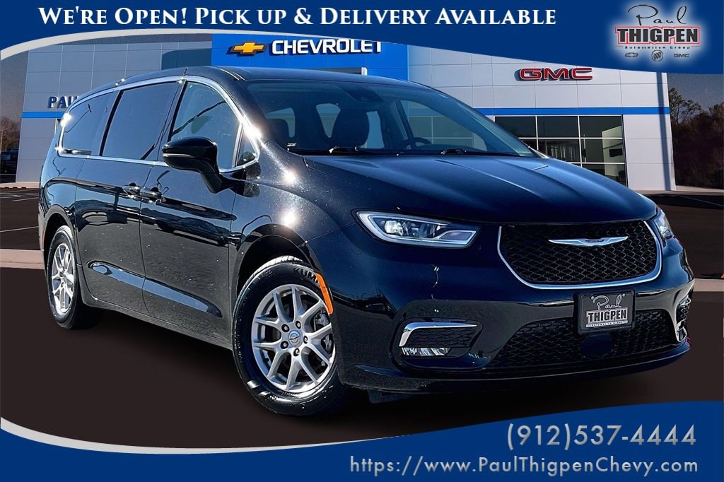 2024 Chrysler Pacifica Touring L's photo