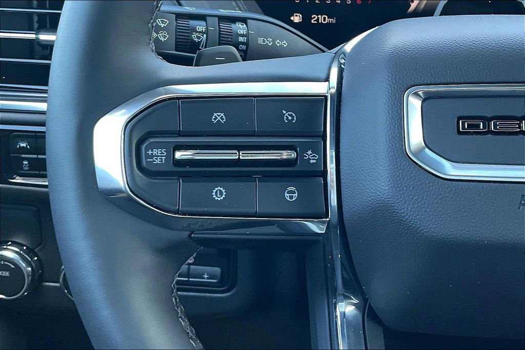 2025 GMC Yukon Denali - Photo 19