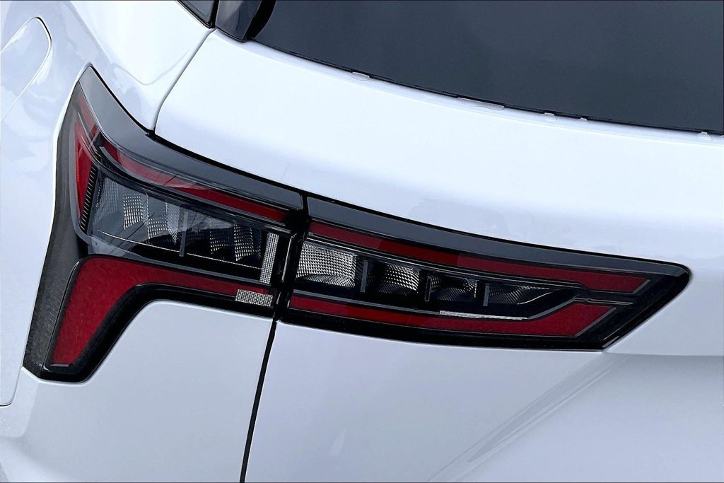 2027 Chevrolet Equinox LT - Photo 28