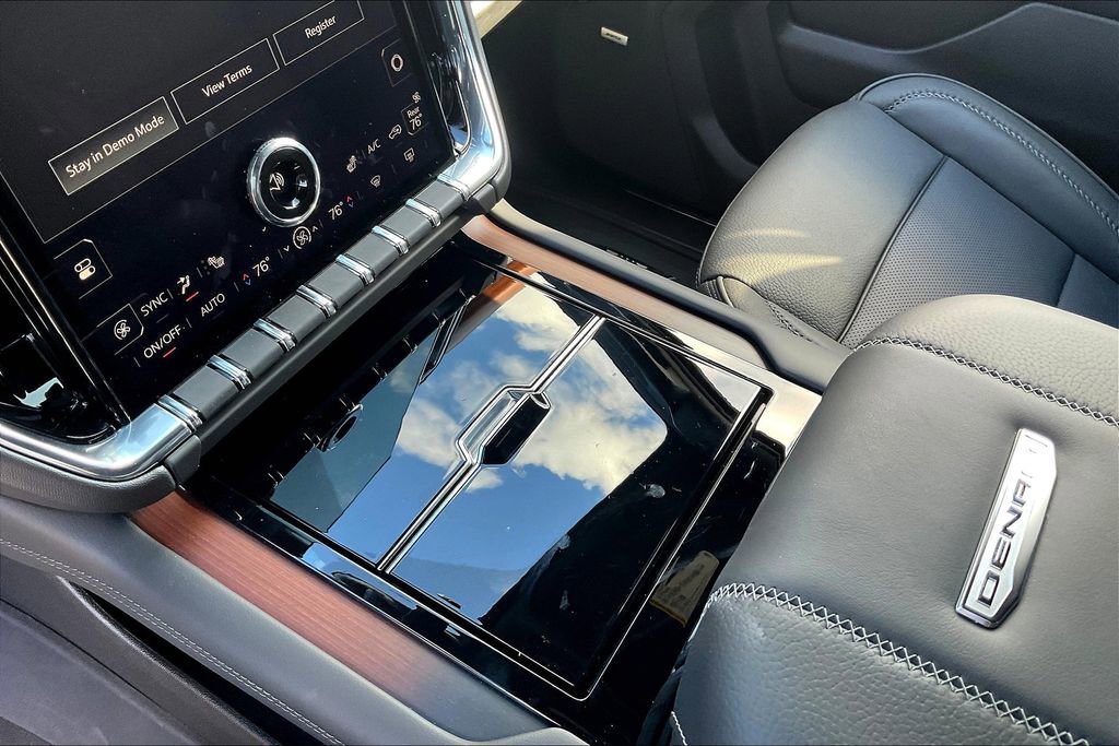 2025 GMC Yukon Denali - Photo 23