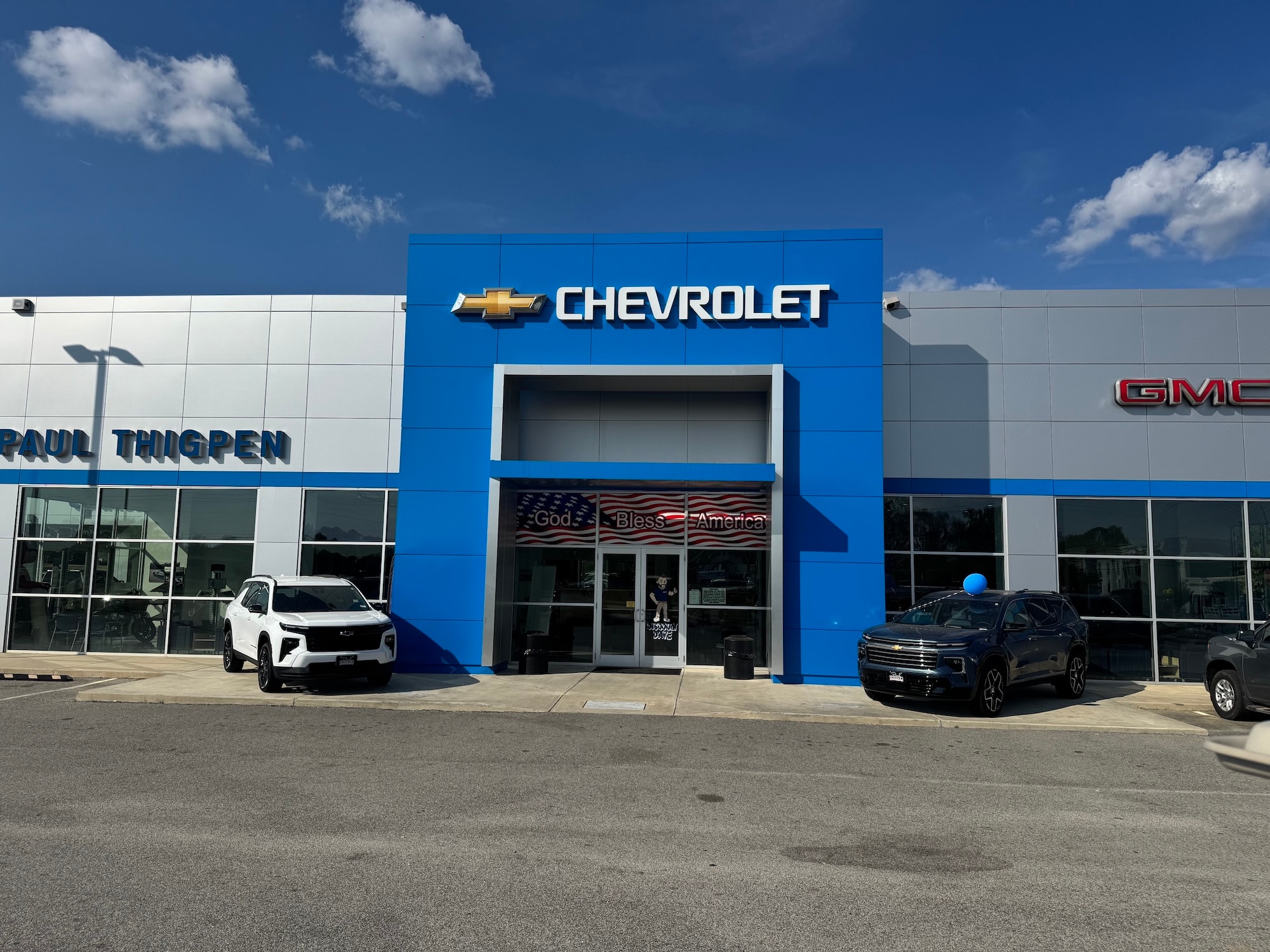 Comfortable seating lounge inside Paul Thigpen Chevrolet GMC