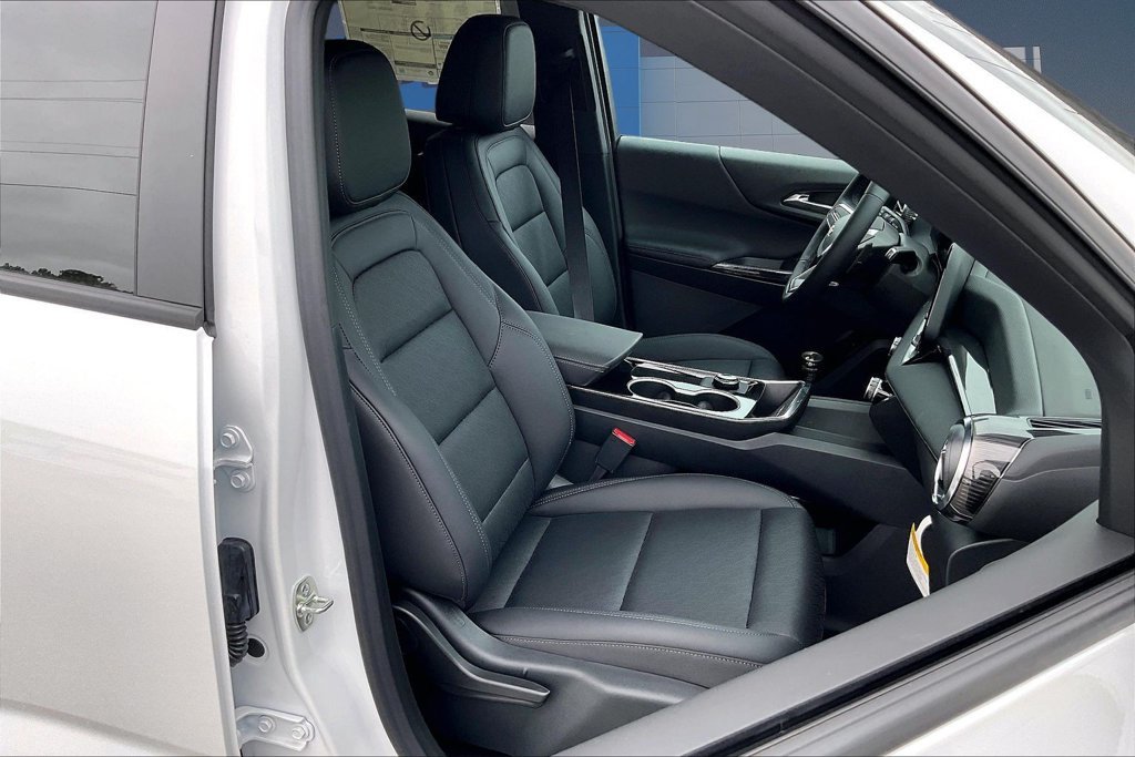 2027 Chevrolet Equinox LT - Photo 9