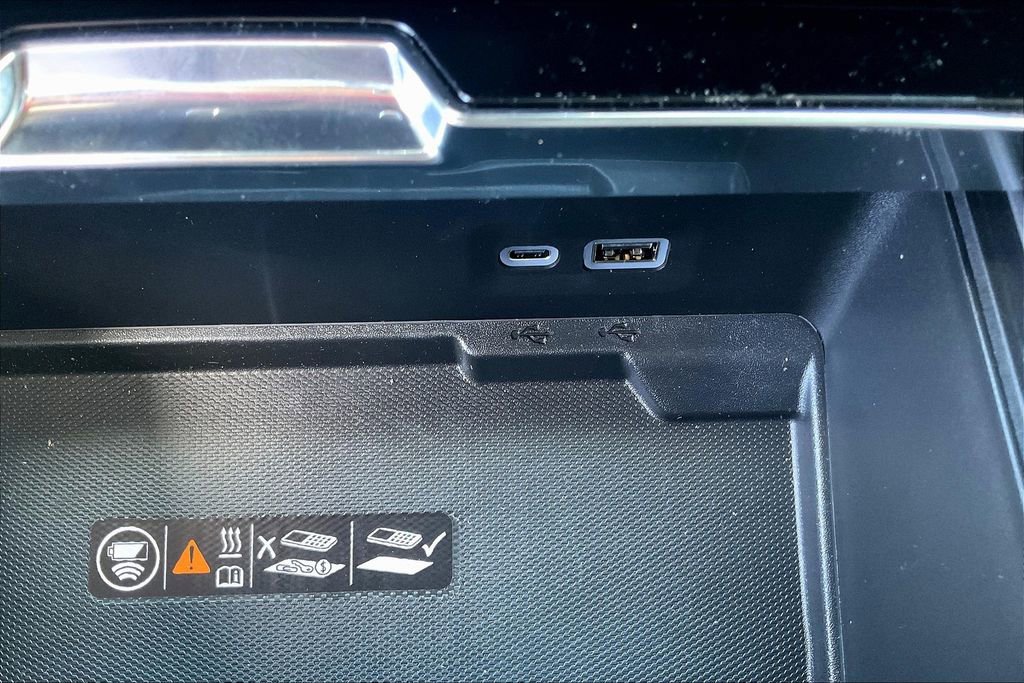 2025 GMC Yukon Denali - Photo 22