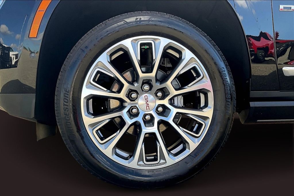 2025 GMC Yukon Denali - Photo 11