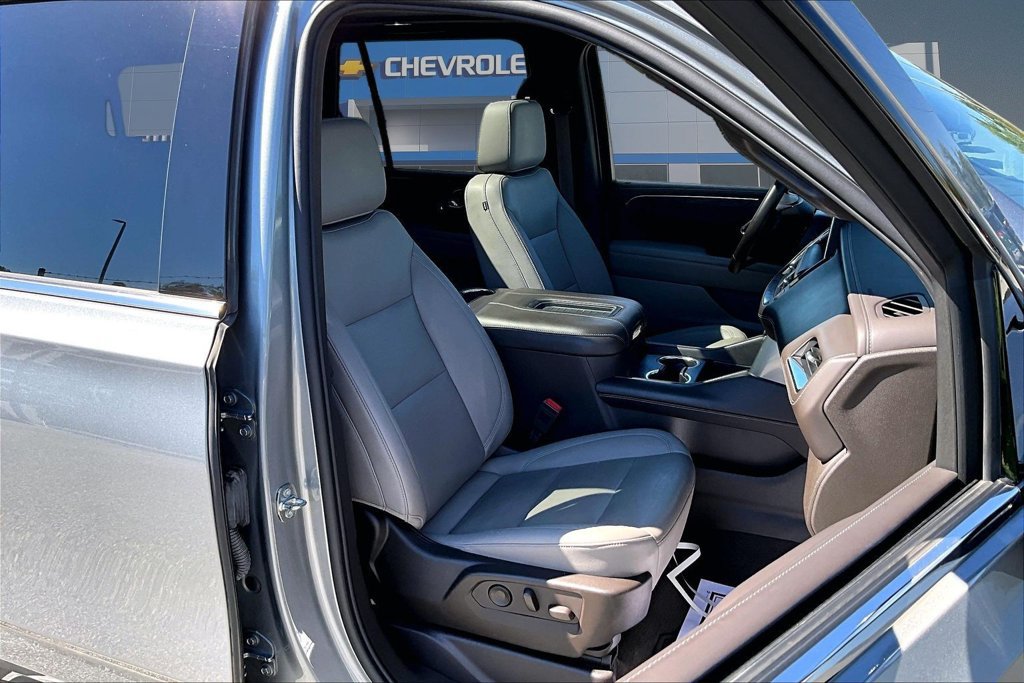 2026 Chevrolet Suburban Premier - Photo 8