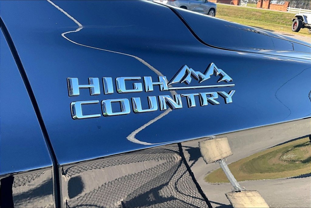 2026 Chevrolet Suburban High Country - Photo 14