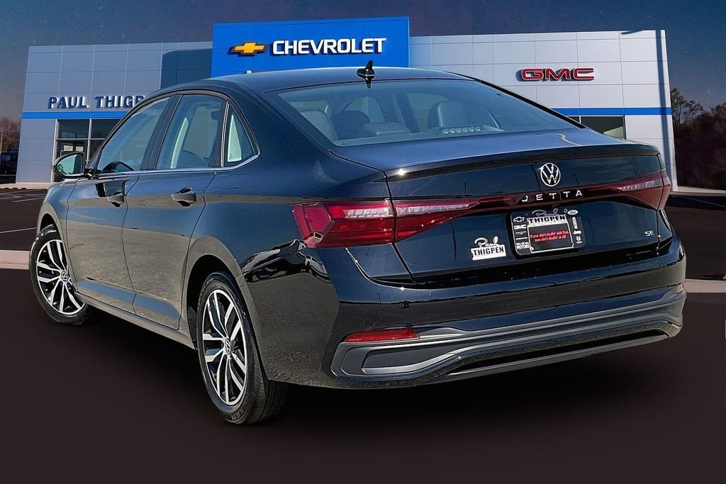 Used 2025 Volkswagen Jetta SE Sedan