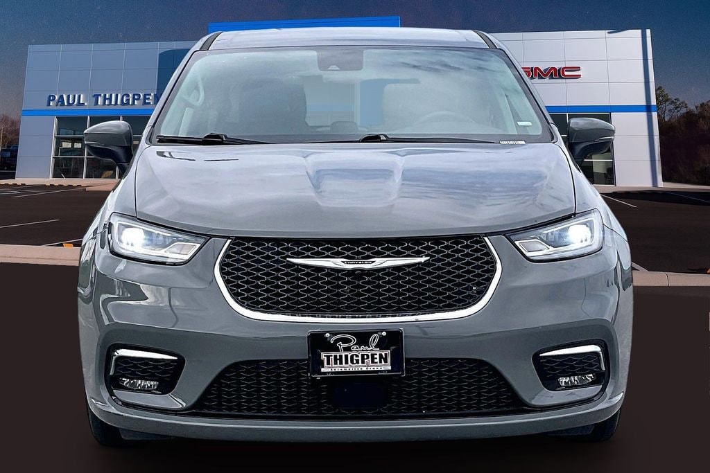 Used 2023 Chrysler Pacifica Touring L Van Passenger Van