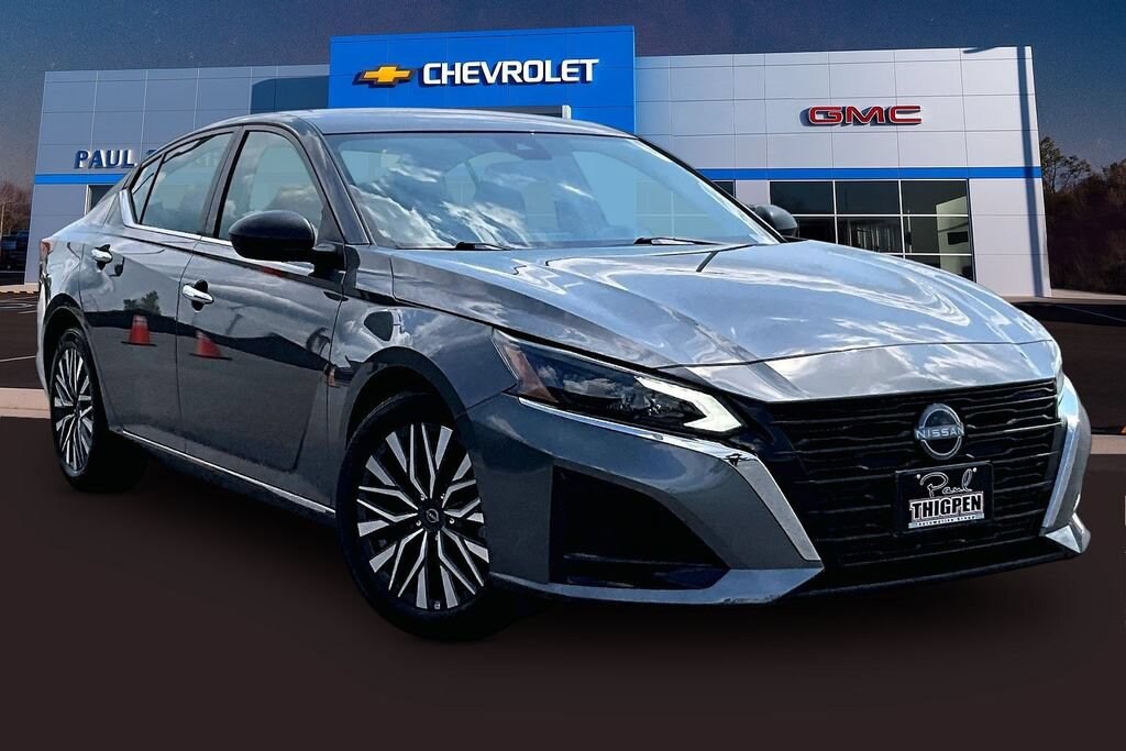 Used 2025 Nissan Altima SV Sedan