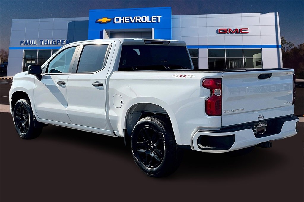 2026 Chevrolet Silverado 1500 Custom photo 3
