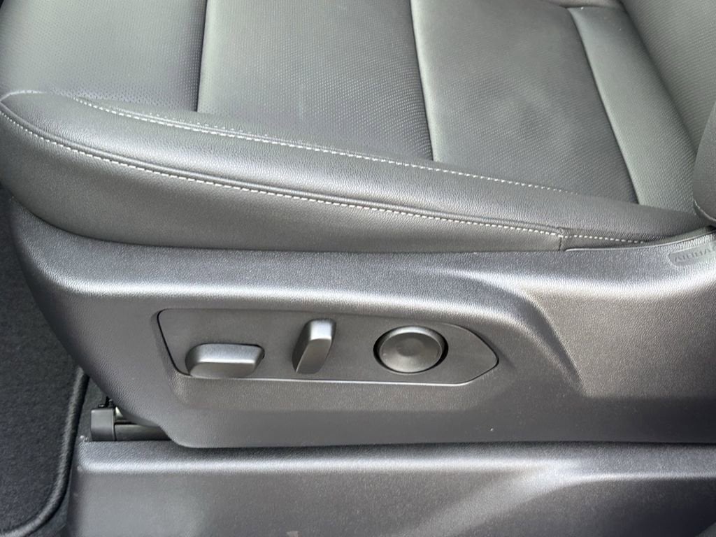 2025 GMC Sierra 1500 SLT - Photo 14