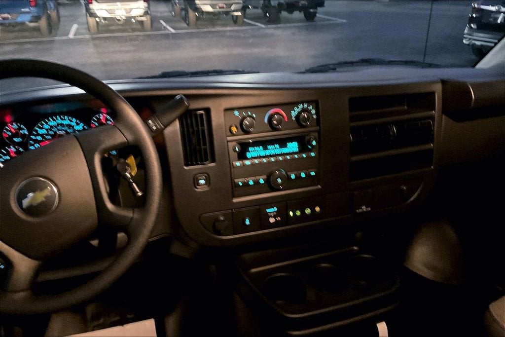 2025 Chevrolet Express Cargo Work Van - Photo 6