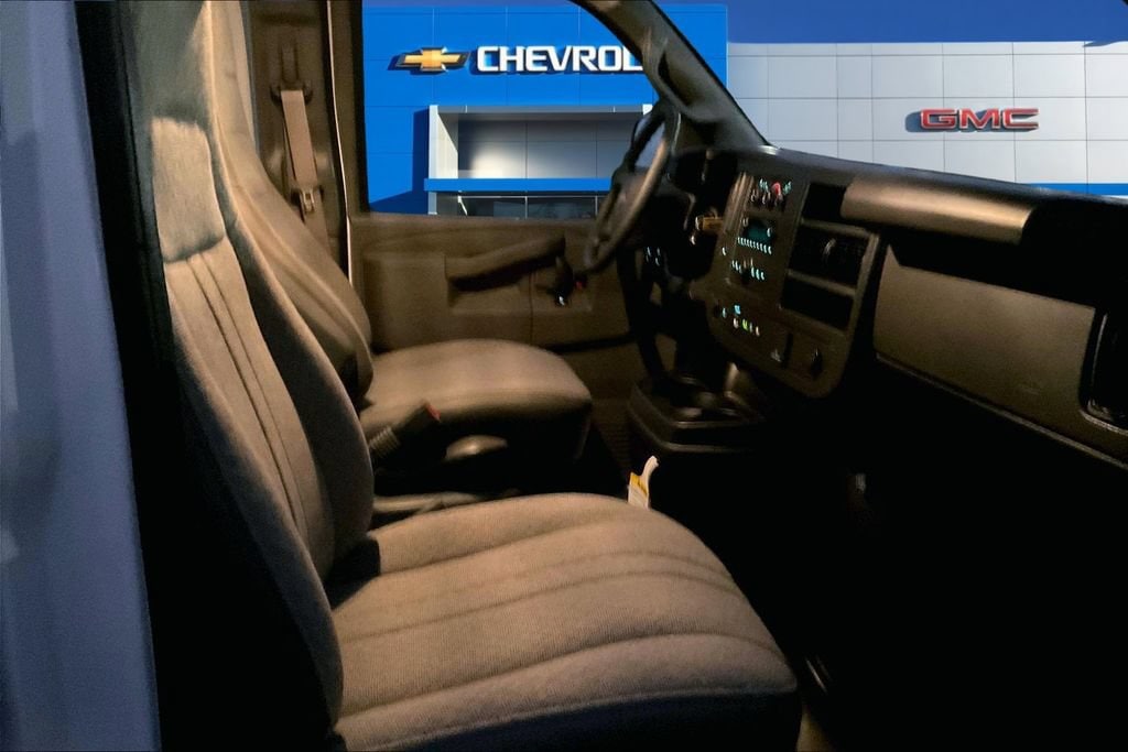 2025 Chevrolet Express Cargo Work Van - Photo 10