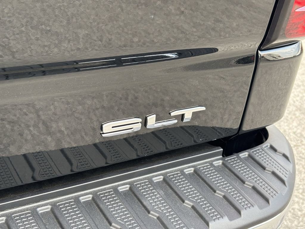 2025 GMC Sierra 1500 SLT - Photo 9