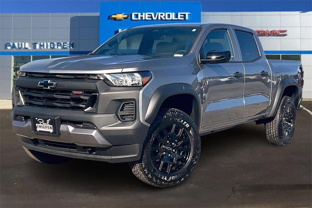 2026 Chevrolet Colorado Trail Boss photo 2