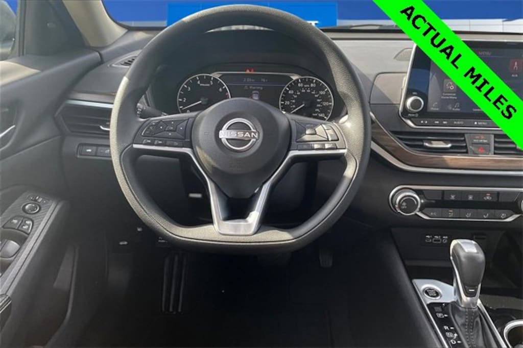 Used 2024 Nissan Altima 2.5 SV