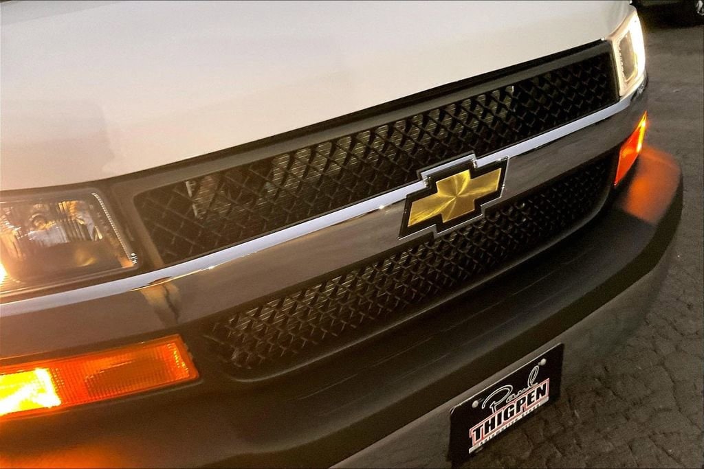 2025 Chevrolet Express Cargo Work Van - Photo 14