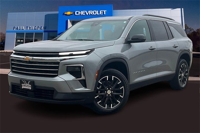 2026 Chevrolet Traverse photo 2