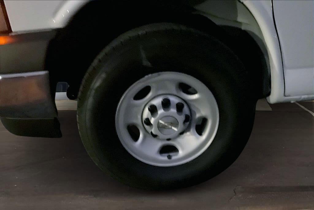 2025 Chevrolet Express Cargo Work Van - Photo 11