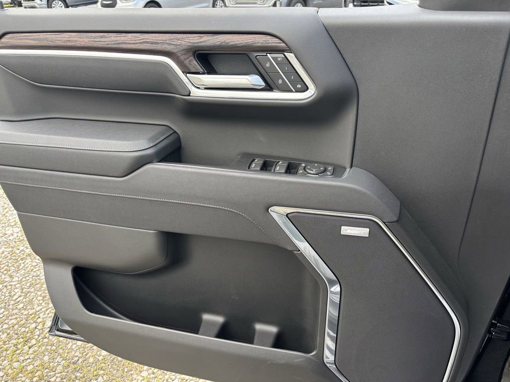 2025 GMC Sierra 1500 SLT - Photo 10