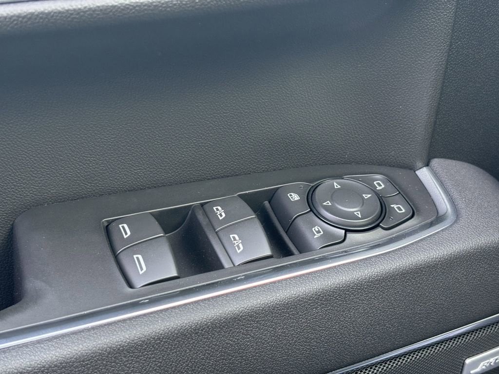 2025 GMC Sierra 1500 SLT - Photo 11