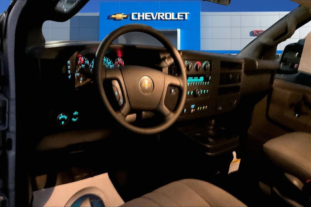 2025 Chevrolet Express Cargo Work Van - Photo 7