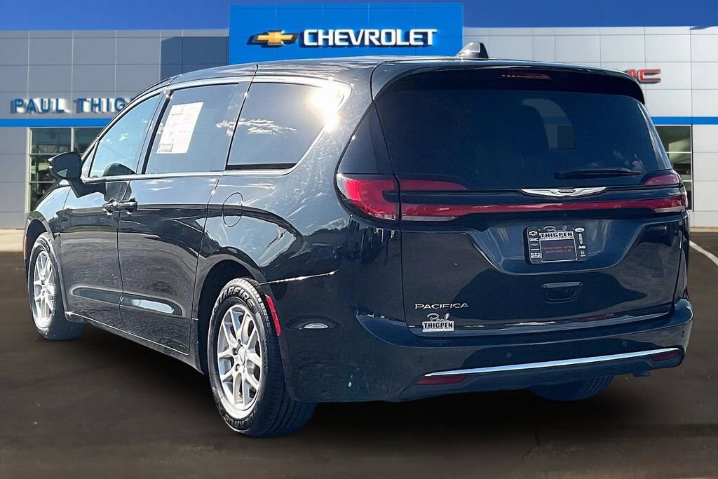 Used 2023 Chrysler Pacifica Touring L