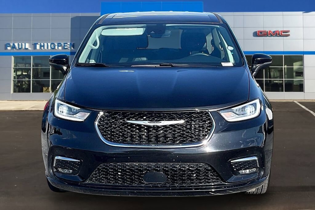 Used 2023 Chrysler Pacifica Touring L