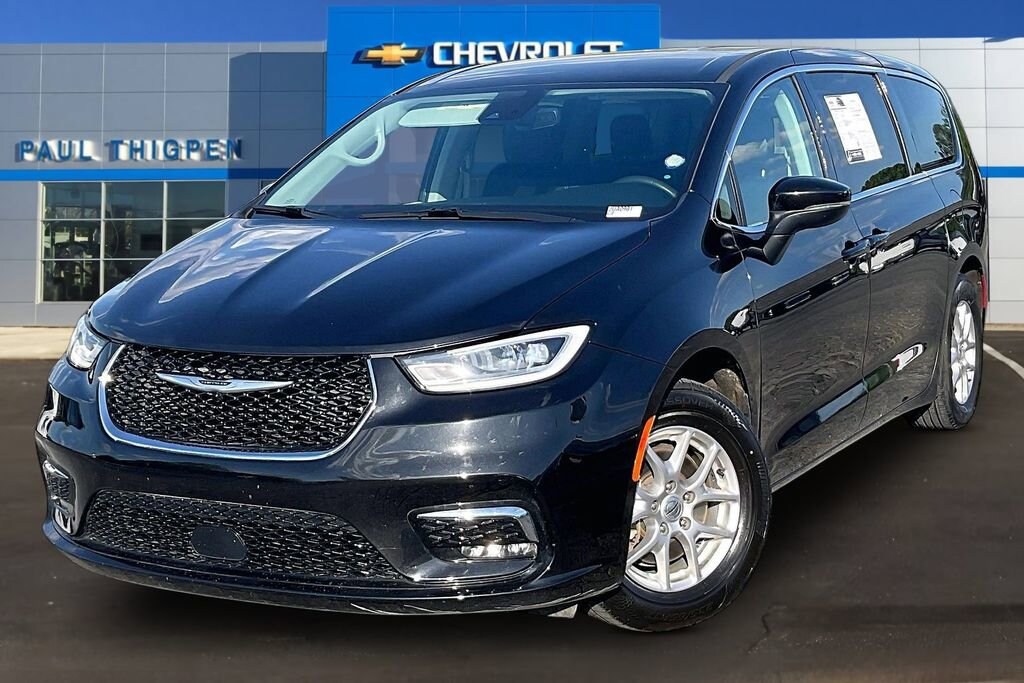 Used 2023 Chrysler Pacifica Touring L