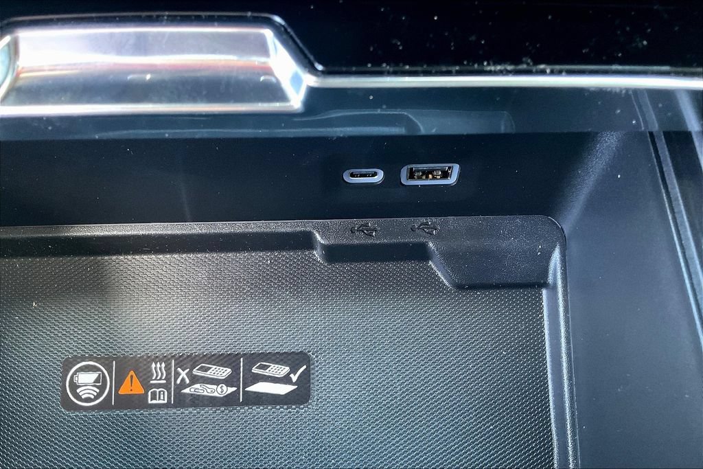 2025 GMC Yukon Denali - Photo 22