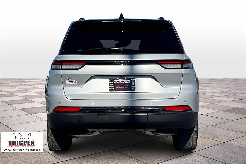 2025 Jeep Grand Cherokee Altitude photo 3