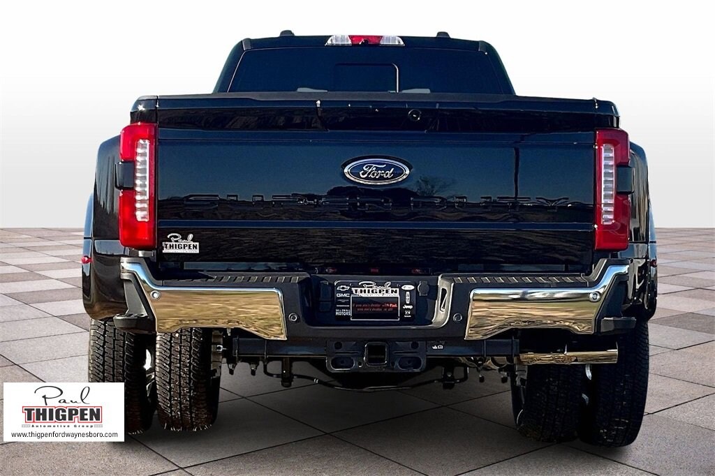 New 2026 Ford Super Duty F-350 DRW LARIAT Truck Crew Cab