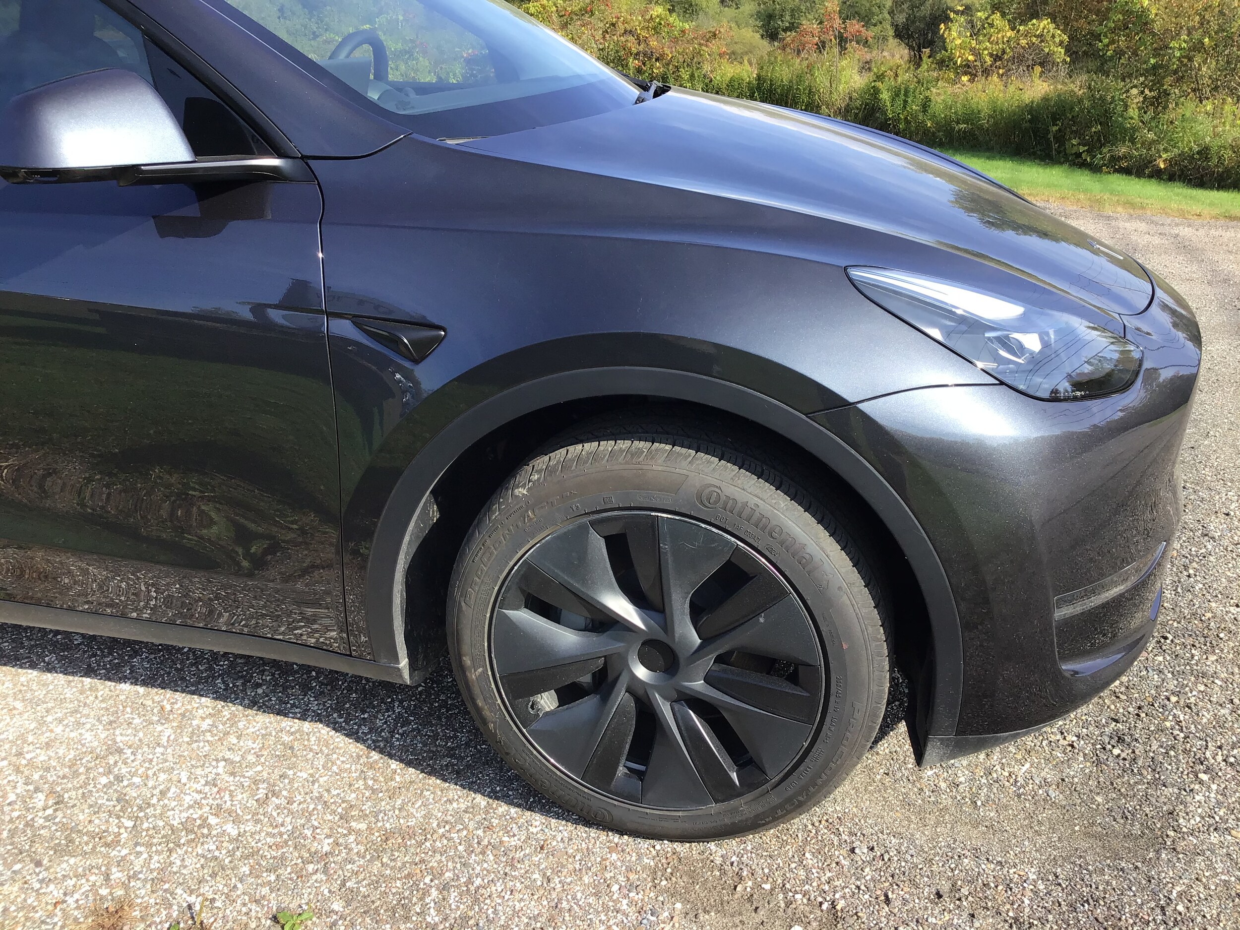 2025 Tesla Model Y Long Range photo 4