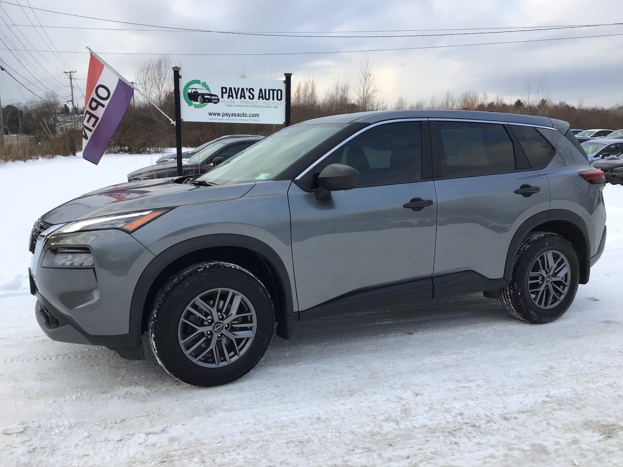 2023 Nissan Rogue S's photo