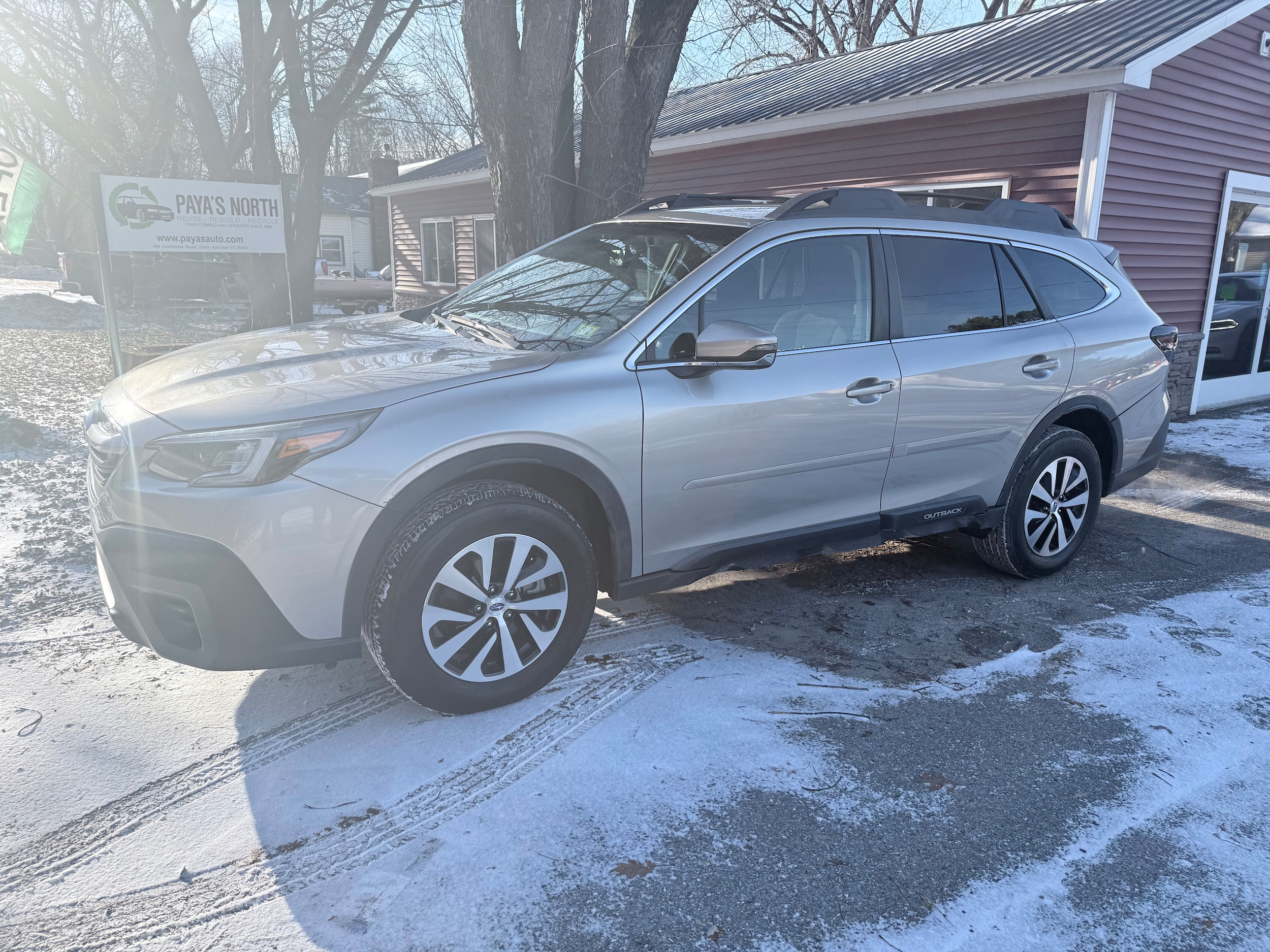 2020 Subaru Outback Premium's photo