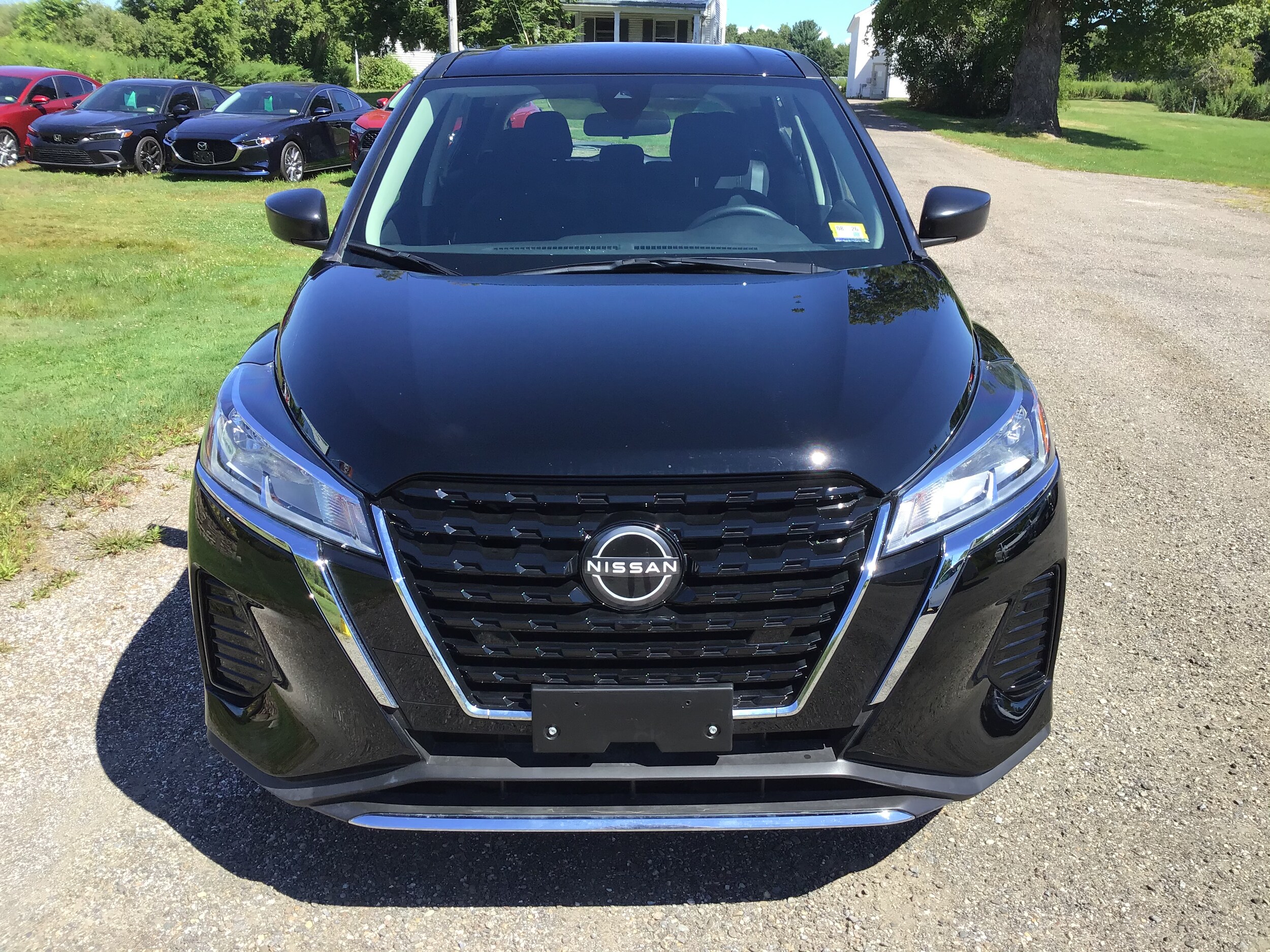 2025 Nissan Kicks Play S photo 2