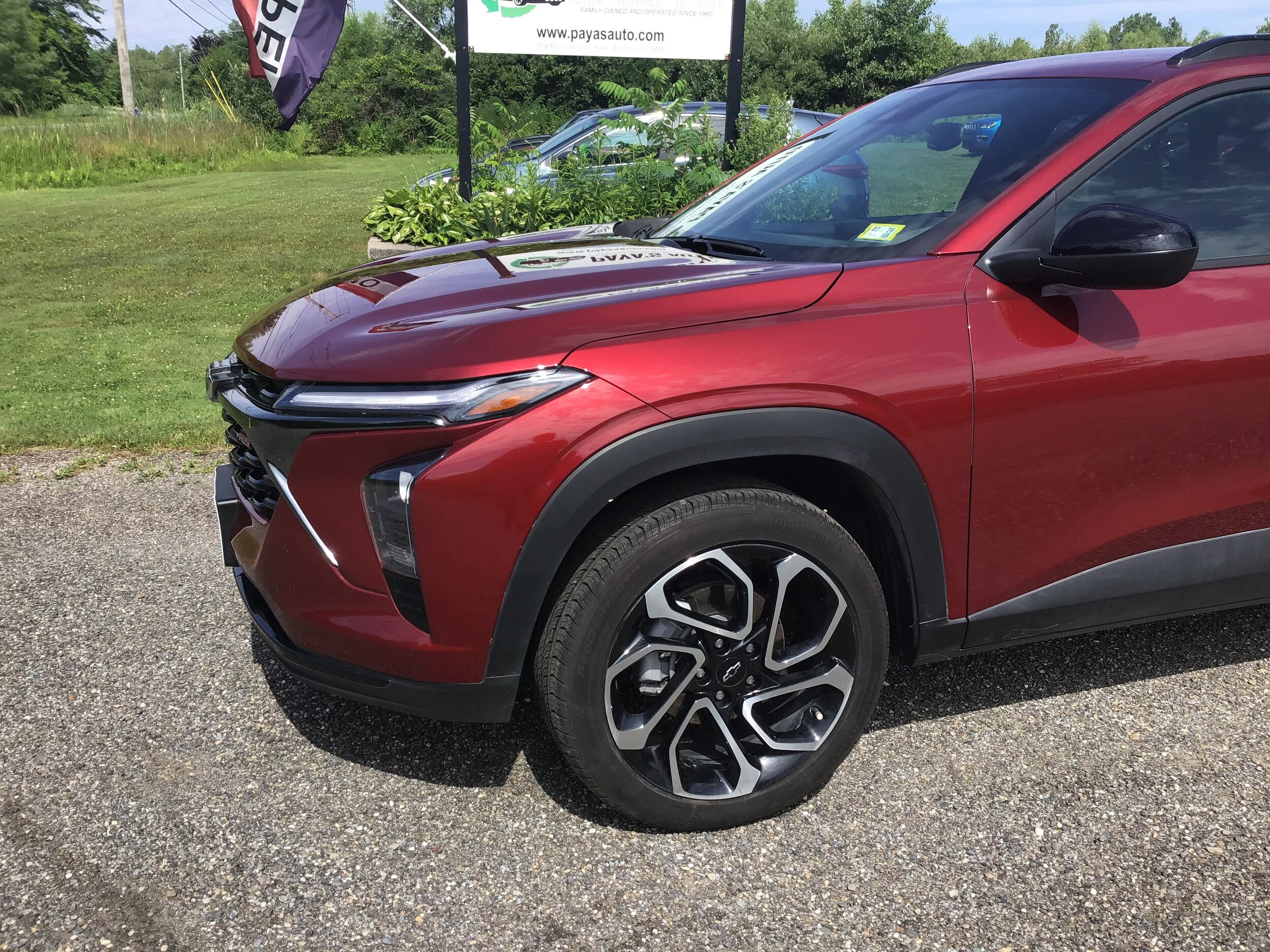 2025 Chevrolet Trax photo 2
