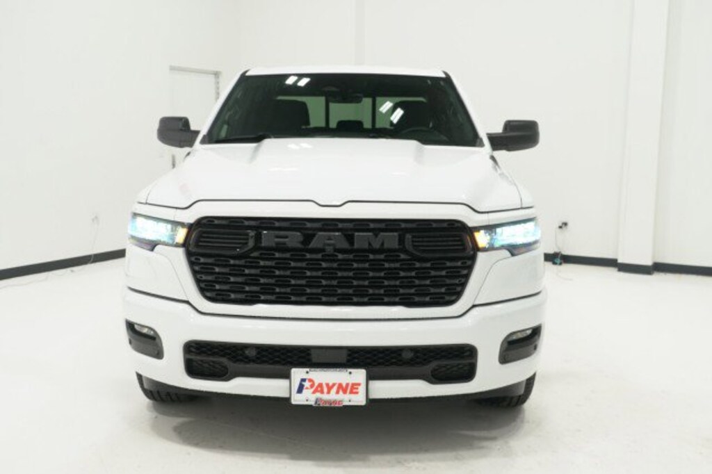 New 2026 Ram 1500 EXPRESS CREW CAB 4X2 5'7 BOX Pickup