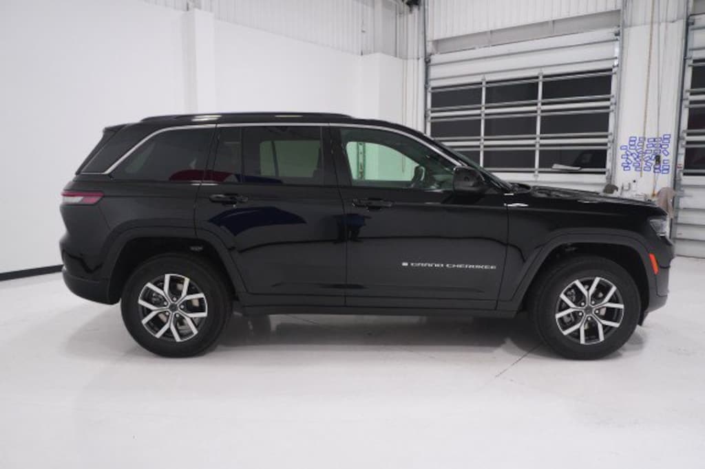 New 2027 Jeep Grand Cherokee Laredo X Sport Utility