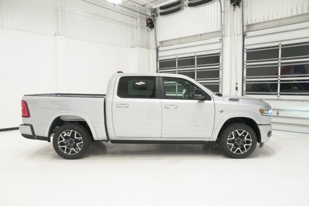 New 2026 Ram 1500 LARAMIE CREW CAB 4X4 5'7 BOX Pickup