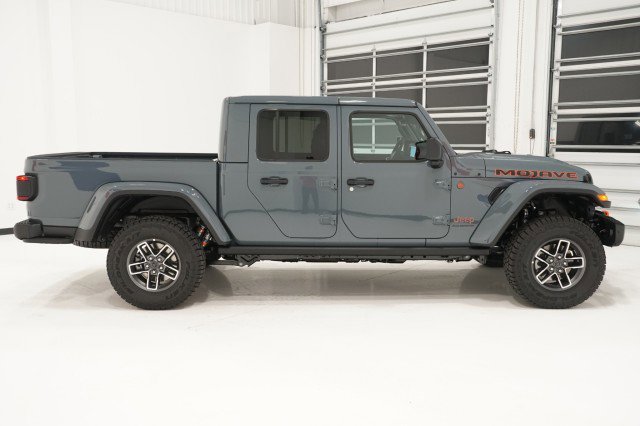 2026 Jeep Gladiator Mojave photo 4