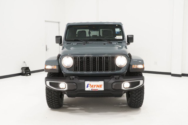 2025 Jeep Gladiator Sport photo 2