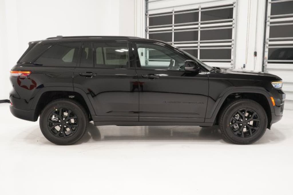 New 2025 Jeep Grand Cherokee ALTITUDE X 4X2 Sport Utility