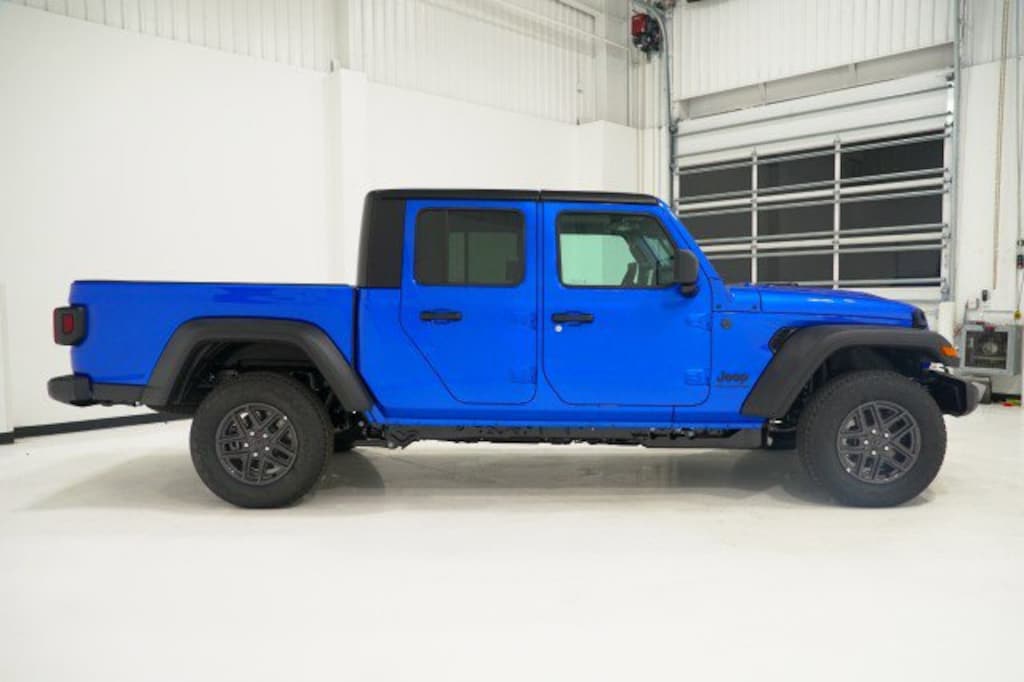 New 2026 Jeep Gladiator SPORT S 4X4 Pickup