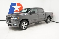 2026 Ram 1500 EXPRESS CREW CAB 4X2 5'7 BOX Pickup