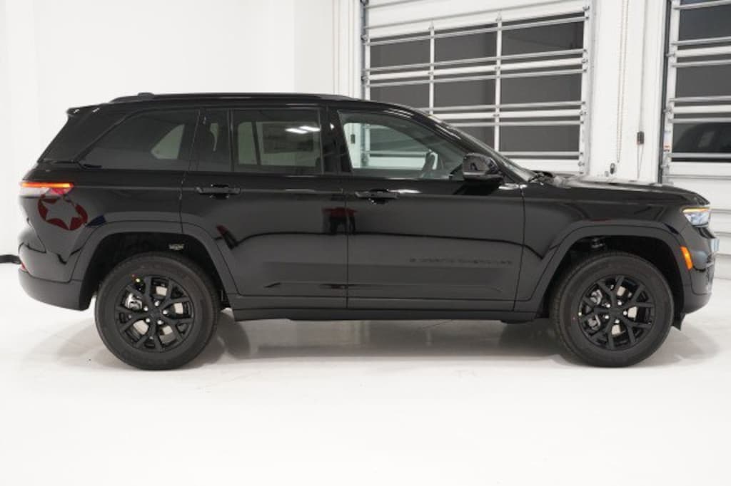 New 2025 Jeep Grand Cherokee ALTITUDE X 4X2 Sport Utility